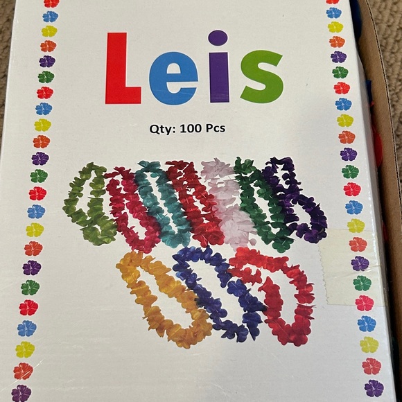 Disney 100+ pc Moana Party Supplies with Colorful Leis - Picture 2 of 12